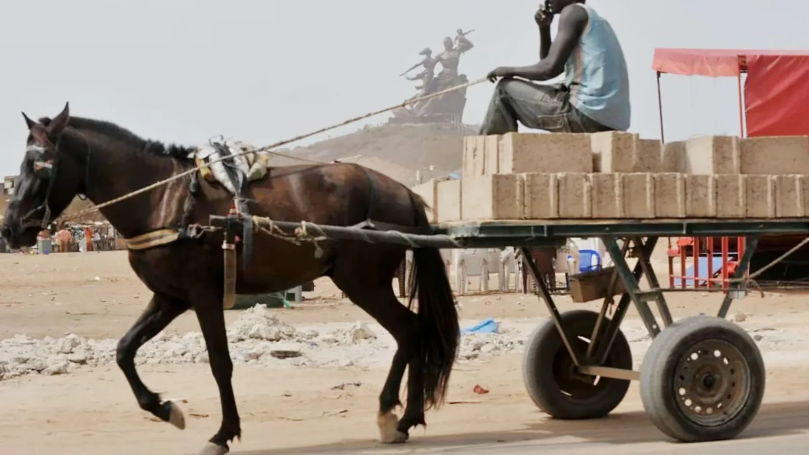 Économie - Transport de marchandises, sables: les charretiers font de la résistance