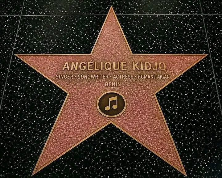 ANGÉLIQUE KIDJO AU WALK OF FAME : LES FAITS DERRIÈRE UNE DISTINCTION HISTORIQUE